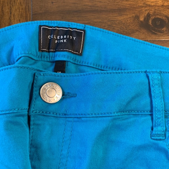 Blue colored jeans barely warn - Picture 2 of 3
